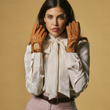 Cecilia (cognac) – Exklusive Damen-Autohandschuhe aus Pekari-Leder