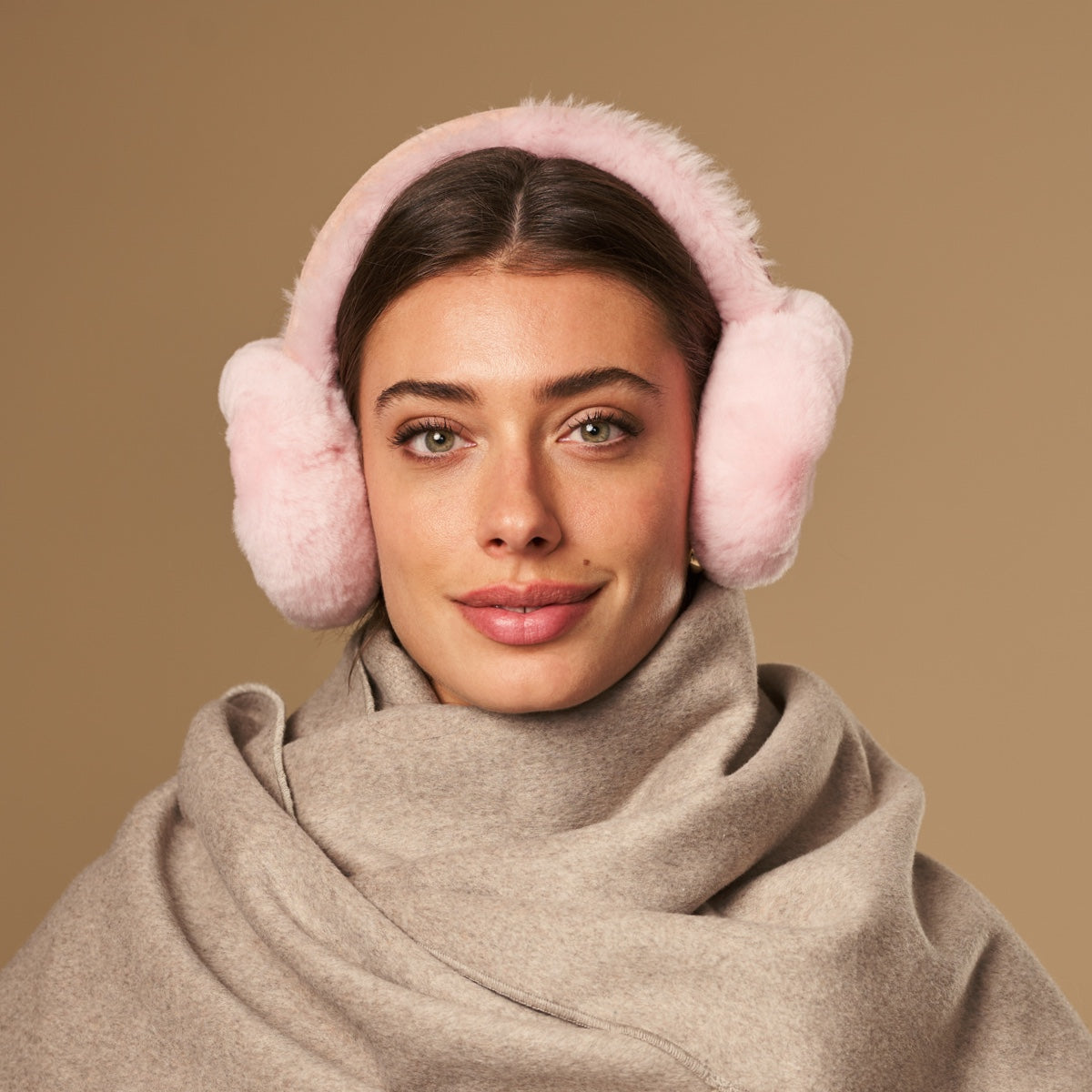 Nathaly (rosa) – warme und stilvolle Ohrenwärmer aus natürlichem Schaffell und Wildleder - Schwartz & von Halen DE - 1