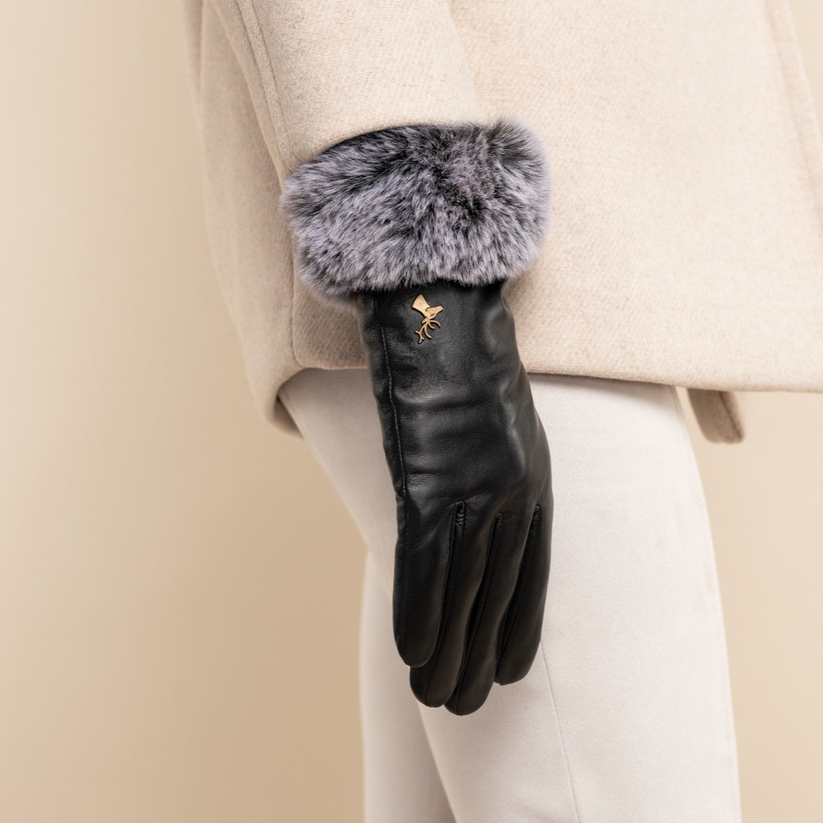 Vera - Luxoriöse Lederhandschuhe mit Kunstpelz am Handgelenk & Touchscreen-Funktion - Schwartz & von Halen DE - Premium Lederhandschuhe - 10