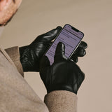 Alexander (schwarz) - Herrenhandschuhe aus Lammleder mit luxuriösem Kaninchenfellfutter und Touchscreen-Funktion