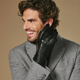 Alexander (schwarz) - Herrenhandschuhe aus Lammleder mit luxuriösem Kaninchenfellfutter und Touchscreen-Funktion