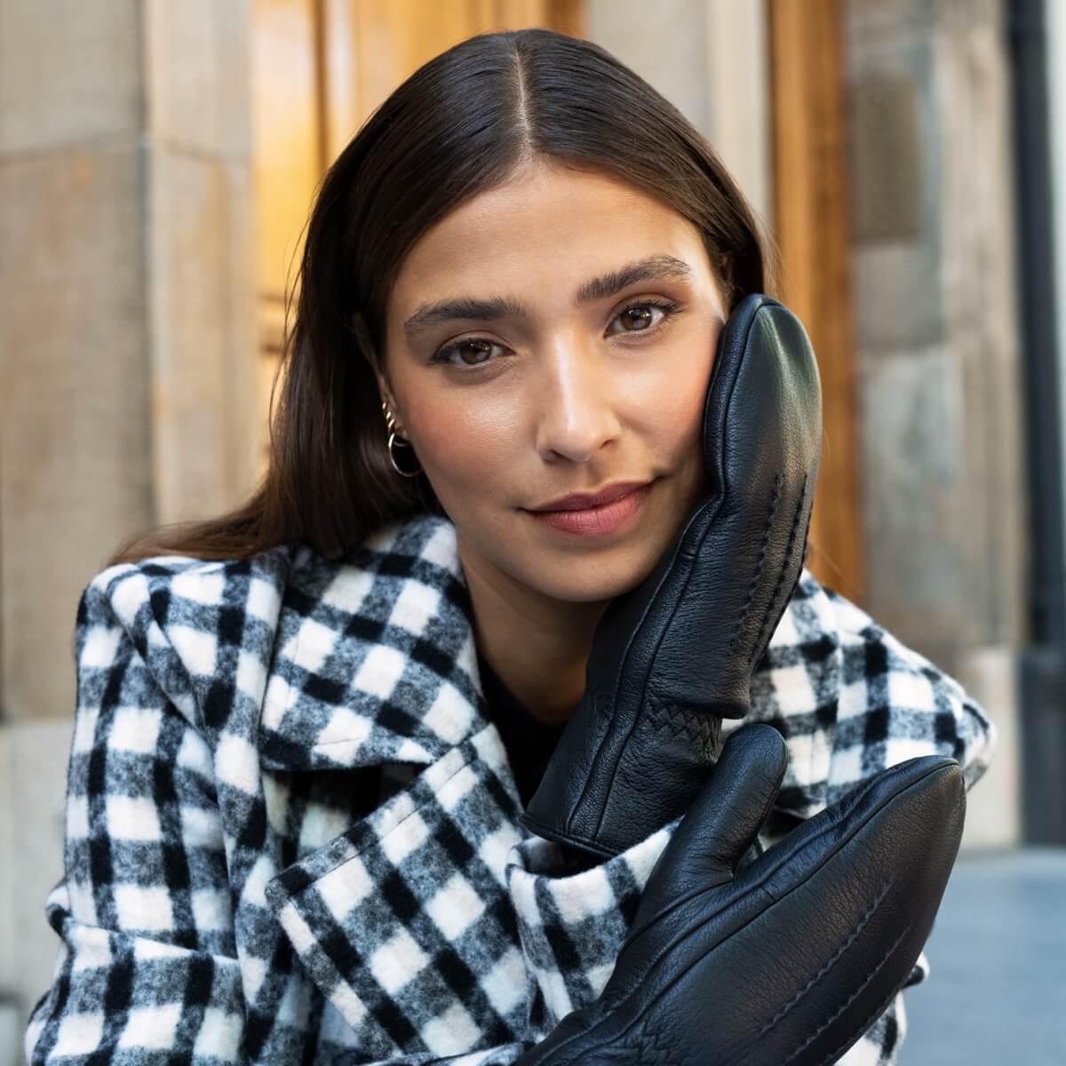 Eva - Elegante Ziegenlederfäustlinge mit luxuriösem Kunstpelzfutter und Touchscreen-Funktion - Schwartz & von Halen DE - Premium Lederhandschuhe - 13