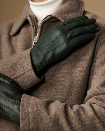 Dark green Jake sheepskin gloves with warm fleece lining, close-up on hand