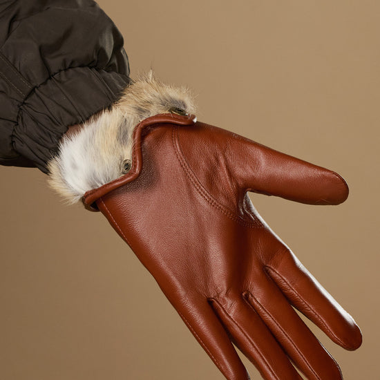 Women’s cognac leather gloves with white rabbit-fur cuff lining and finger seams