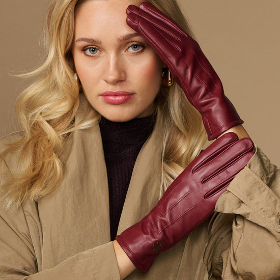 Bordeaux sheepskin leather gloves with warm fleece lining and smooth full-finger design