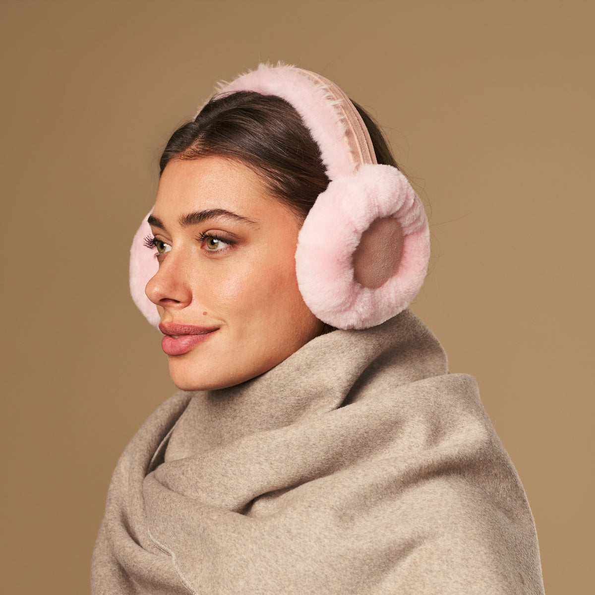 Nathaly (rosa) – warme und stilvolle Ohrenwärmer aus natürlichem Schaffell und Wildleder - Schwartz & von Halen DE - 5