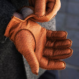 Benedict (cognac) – Exklusive Herrenhandschuhe aus Pekari-Leder mit Kaschmirfutter