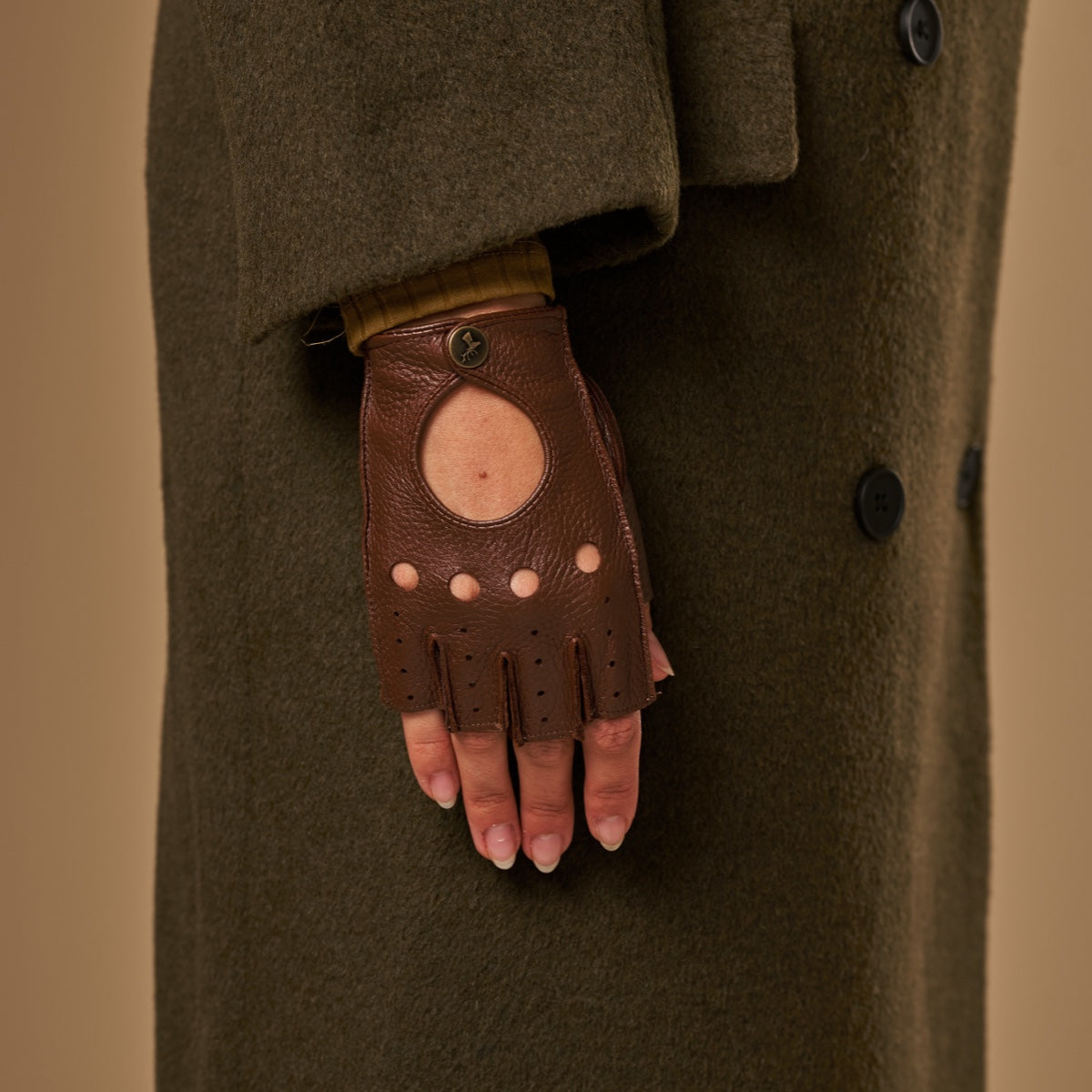 Robyn (braun) – luxuriöse fingerlose Fahrhandschuhe aus amerikanischem Hirschleder  - Schwartz & von Halen DE - Premium Lederhandschuhe - 4