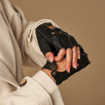 Robyn (schwarz) – luxuriöse fingerlose Fahrhandschuhe aus amerikanischem Hirschleder  - Schwartz & von Halen DE - Premium Lederhandschuhe - 7