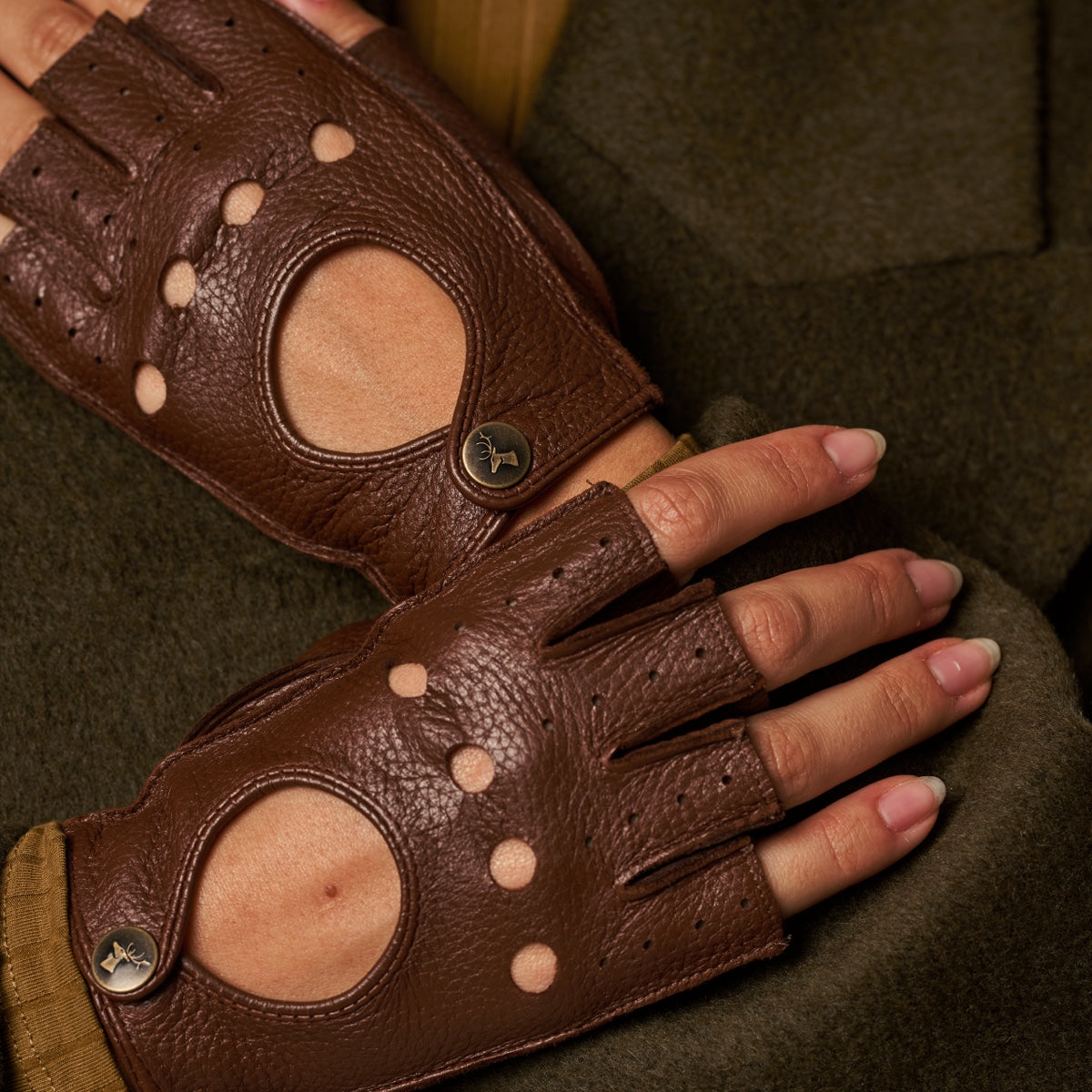 Robyn (braun) – luxuriöse fingerlose Fahrhandschuhe aus amerikanischem Hirschleder  - Schwartz & von Halen DE - Premium Lederhandschuhe - 7