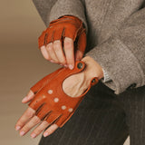 Robyn (cognac) – luxuriöse fingerlose Fahrhandschuhe aus amerikanischem Hirschleder