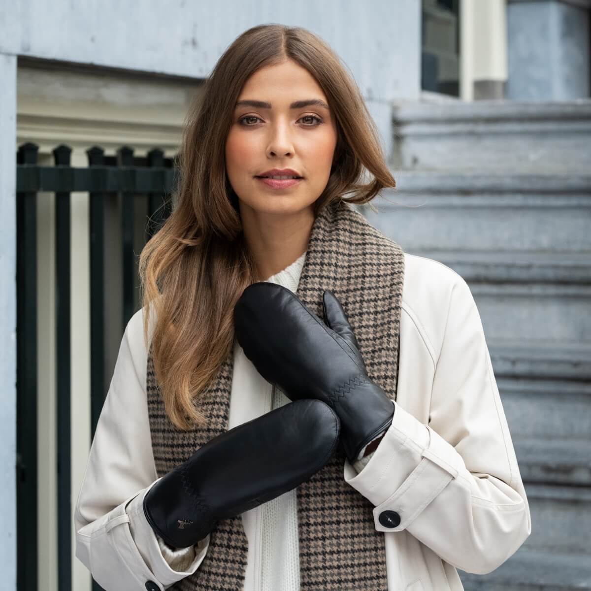 Mia - stylischer Lederfäustling mit luxuriösem Lammwollfutter & Touchscreen-Funktion - Schwartz & von Halen DE - Premium Lederhandschuhe - 5