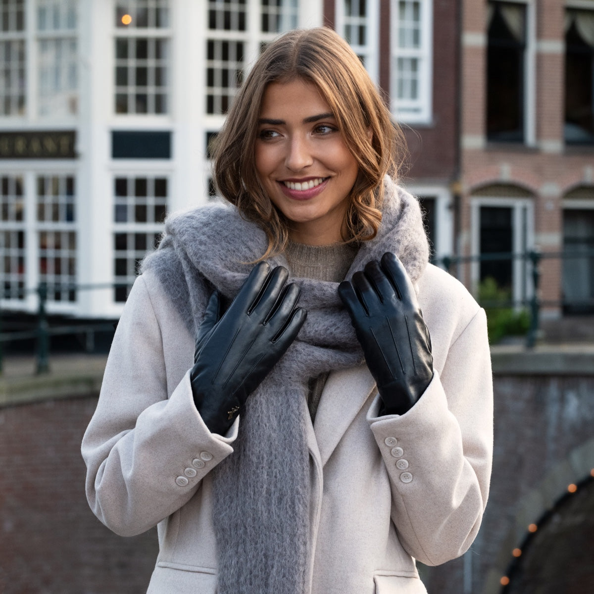 Lily (schwarz) - Schafslederhandschuhe mit warmem Fleece-Futter und Touchscreen-Funktion - Schwartz & von Halen DE - Premium Lederhandschuhe - 6